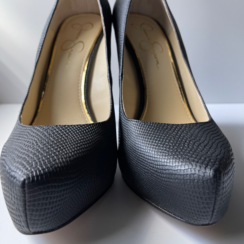 Jessica Simpson Women’s Parisah Classic Pump Heels